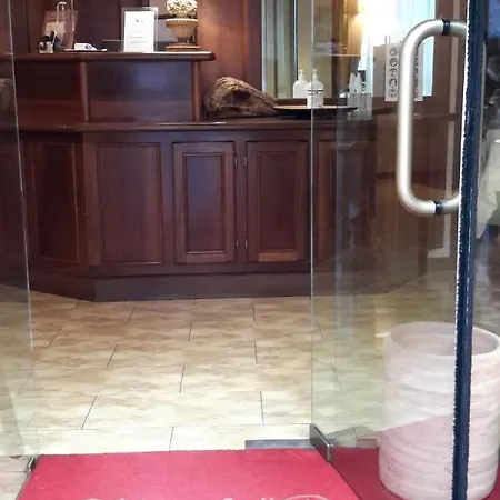 Pavone Hotel Angera